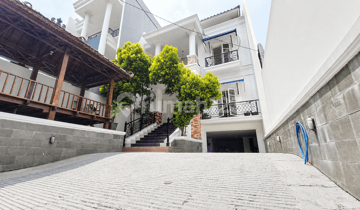 Rare Listing! Disewakan Rumah Mewah 2 Lantai + Basement di Tebet - Depan Ecopark, Bebas Banjir, Siap Huni