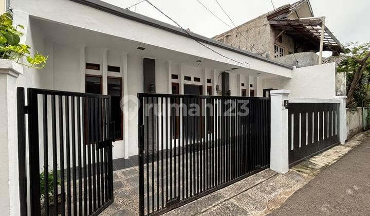 Rare! Rumah 2 Lantai Tebet Timur Dalam - 225M², Bebas Banjir, 1 KM Tol & Stasiun KRL dan LRT