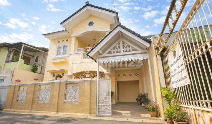 Rare Listing Condet! Rumah 2 Lantai LT 148 M², 5 KT, SHM Lengkap, Siap Huni, Bebas Banjirr