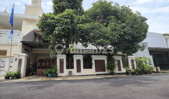 Rumah Besar 8 Kamar 2 Lantai LT 273M² LB 260M² | SHM | - Carport 4 Mobil, Siap Huni Dekat Akses Tol | Cocok Kos & Keluarga Besar