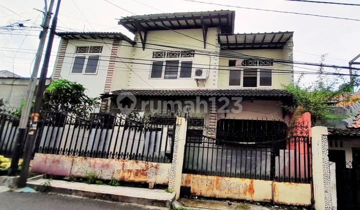 Dijual Rumah Cantik 2 Lantai di Tebet Jakarta Selatan, Bergaya Minimalis Asri, Bagus Terawat, Istimewa Siap Huni, SHM, Mudah Akses, Cocok untk dibangun Rumah Asri, Investasi Perumahan, Usaha Kontrakan, Aset Investasi, dll