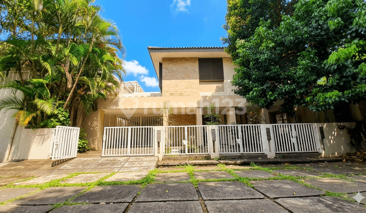 Prime Diplomatic Residence: Luxury 4Br Villa With Private Pool In Dukuh Patra, South Jakarta