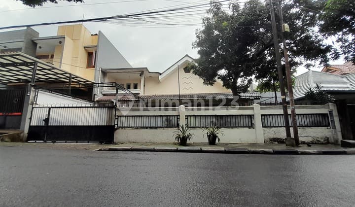 Rumah Vintage Mewah 492M² di Tebet Dalam: SHM, Bebas Banjir, Strategis Dekat Stasiun & Sekolah Terbaik