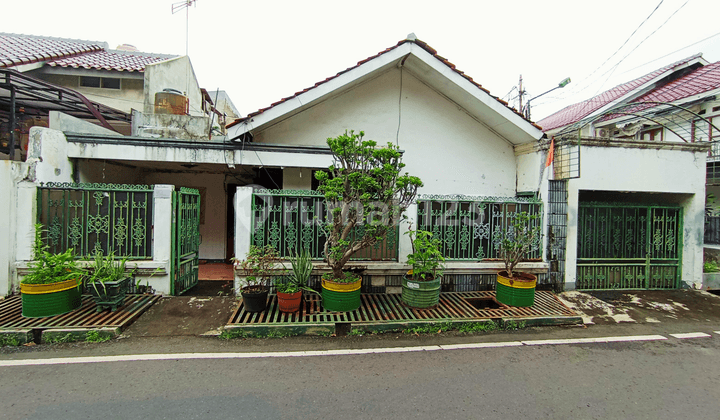 Rumah Asri Duren Sawit - 100% Bebas Banjir | SHM | Jalan 3 Mobil | Dekat Tol & Lr