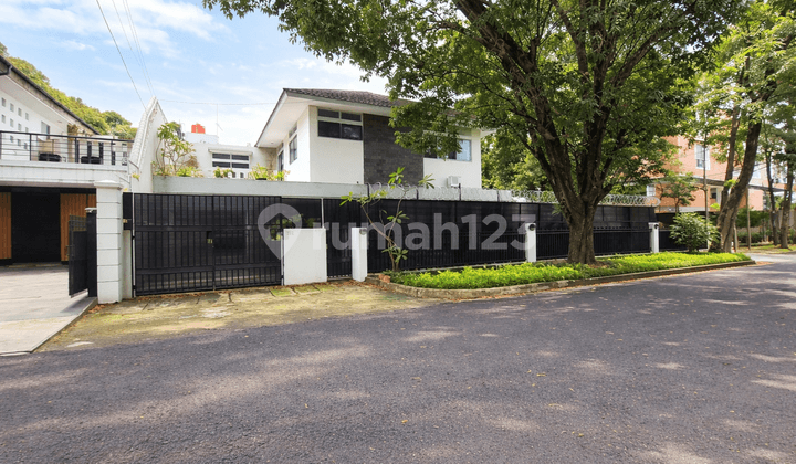 Luxury House Dukuh Patra 450M² - Private Pool, Near Kuningan