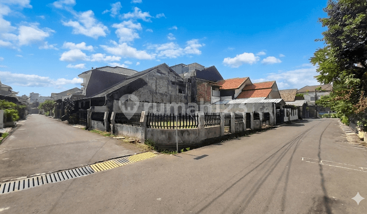 Dijual Tanah Hoek 180M²! 100% Bebas Banjir di Pondok Bambu Jakarta Timur, dengan Lingkungan Asri, Aman, Nyaman, HGB, Jalan Lebar 3 Mobil, Mudah Akses, Akses Tol 1.5 KM