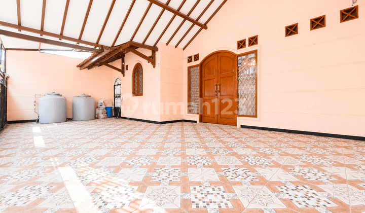 House in East Tebet, South Jakarta Near Tebet Station & Toll Road - 4 BR, Flood-Free
