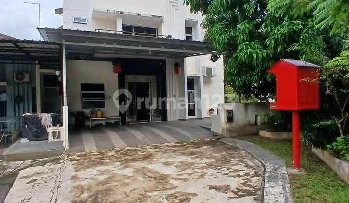Rumah Hook 2,5 Lantai Kezia Residence