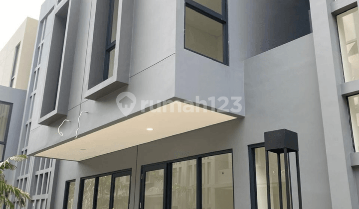 For Rent Strategic 3-Story Shophouse in Delrey Biztown BSD City