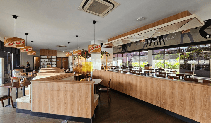 Gedung Serba Guna untuk Usaha Sayap Dago Modern Minimalis