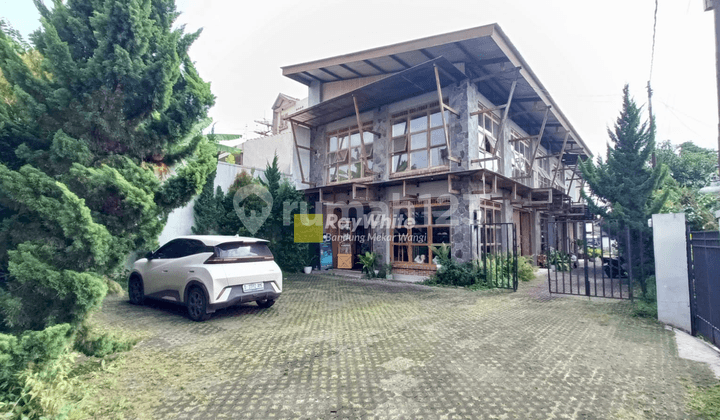 Strategic Well-Maintained Commercial Space in Cigadung, Bandung City