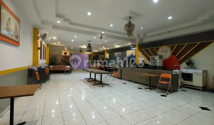 Gedung Serbaguna dan Rumah di Moch Toha Kota Bandung