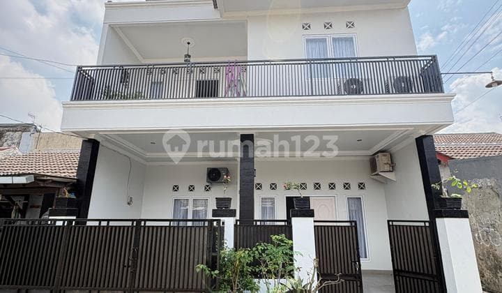 Rumah Keluarga Ideal di Wisma Asri | 4 Kt | Semi Furnished