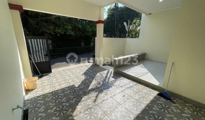 Rumah Baru Elegan di Pondok Bambu - Siap Huni & Bebas Banjir, Nyaman untuk Keluarga