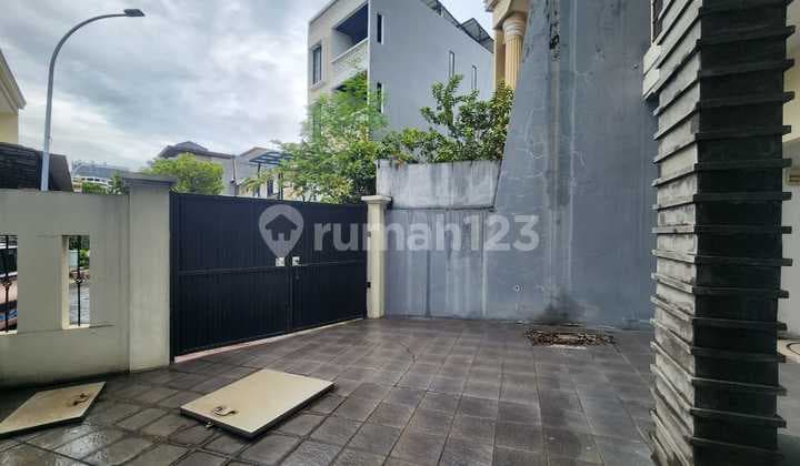 Spacious Grisenda Park House Pik 1, Comfortable, Strategic, and Safe