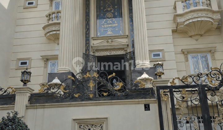 Rumah Mewah Gaya Classic di Pluit Siap Huni LB 800M2
