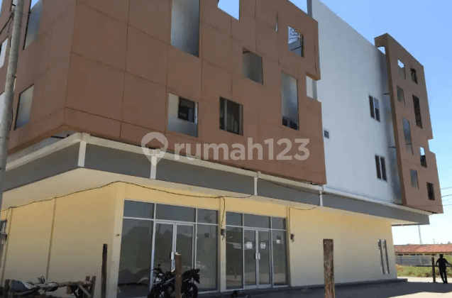 RUKO 2 LANTAI SIAP HUNI DI KINGSQUARE DRIYOREJO DEKAT CITRALAND DRIYOREJO