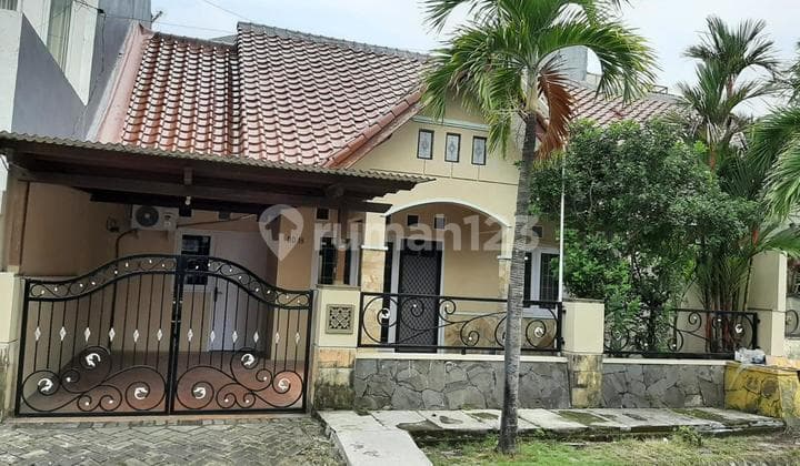 READY-TO-OCCUPY HOUSE BABATAN PRATAMA NEAR ROYAL RESIDENCE WIYUNG