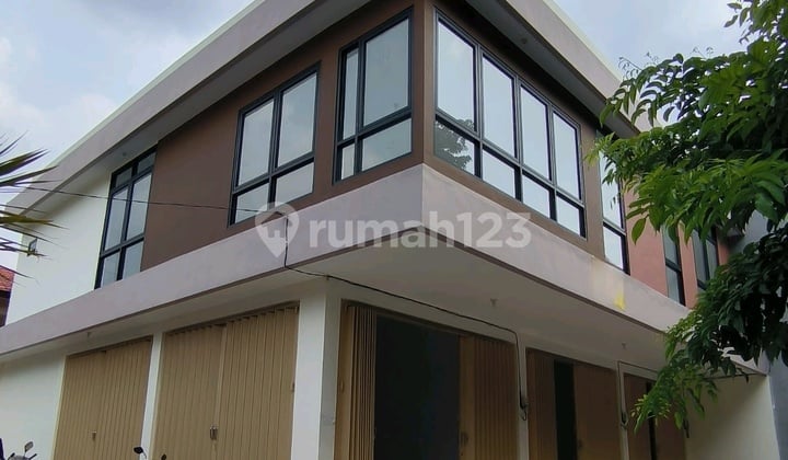 Ruko Tengah Kota Manyar Jaya Hook