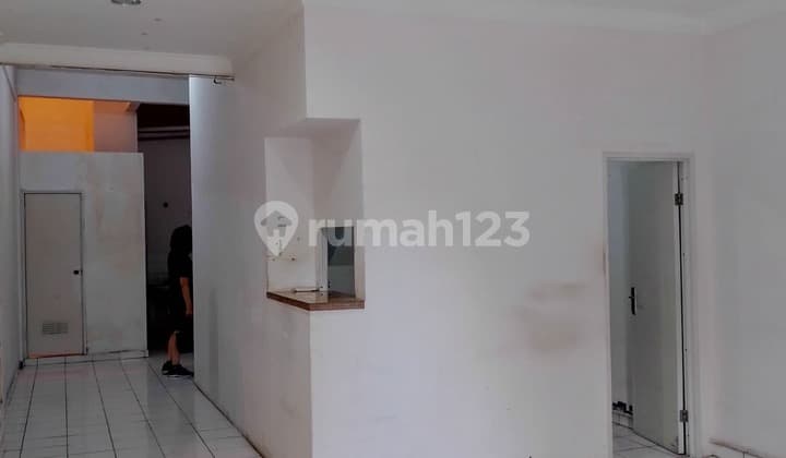 Ruko 3.5 Lantai Parkir Luas di Sudirman Agung Cn/Mi