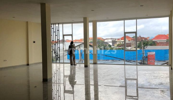 Siap Pakai Ruko Besar 3 Lantai di Mahendradata Cn