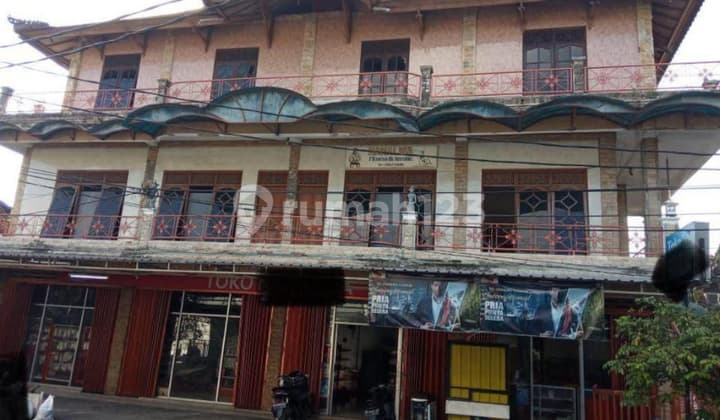 3-Story Shophouse with Spacious Parking in West Denpasar, Jl