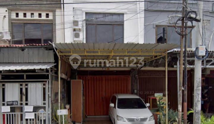 3-Story Shophouse in the Santo Joseph School Culinary Area, Jl.