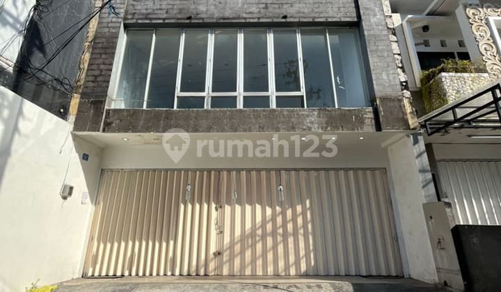 3-Story Shophouse in Strategic Location in West Denpasar