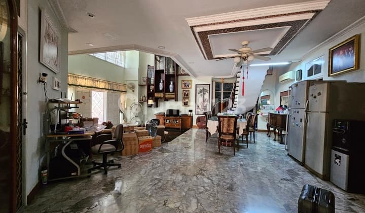 Muara Karang Block 6 Corner House