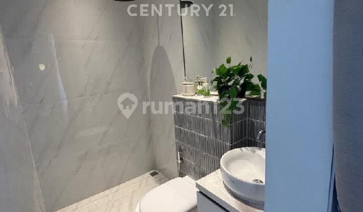 Luxury House Strategic Location Affordable Price in New West Jakarta