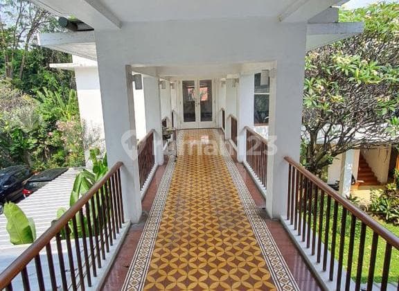 Disewakan | Rumah Sangat Mewah | Pinggir Jalan | Prime Area Komersial | Menteng | Jakarta Pusat