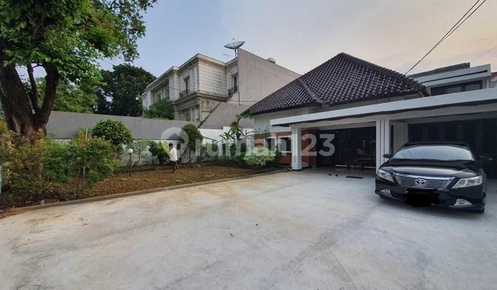 Sewa Rumah Menteng Strategis - Ideal untuk Silent Office & Back Office