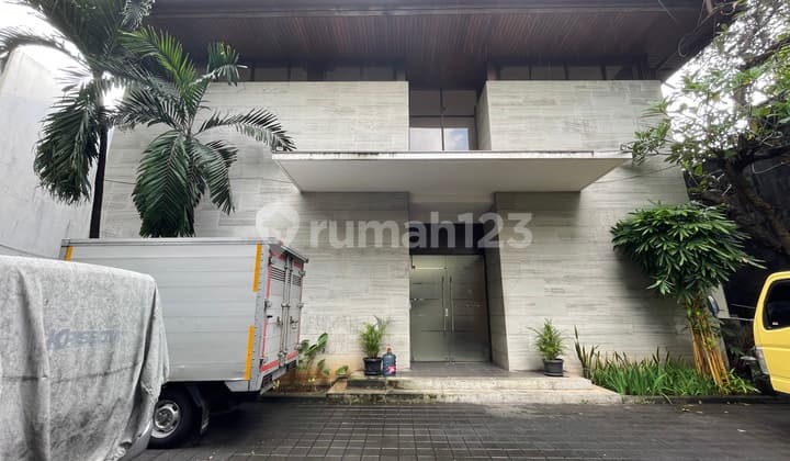 Rumah Kantor Siap Huni di Menteng! Lokasi Strategis - Eks Kantor Prestisius