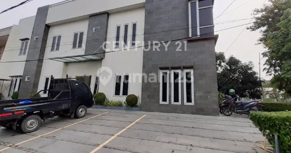 Rukos Premium 3 Lantai Full Furnished 18 Kamar di Lippo Cikarang