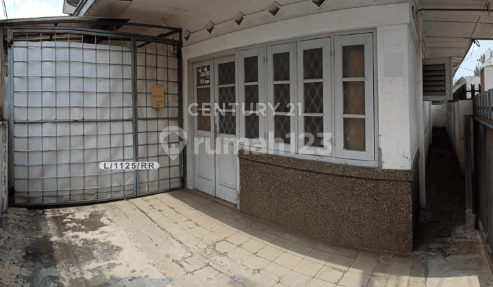 Ready-to-Live and Comfortable House in the City Center, Paskal Wing, Bandung