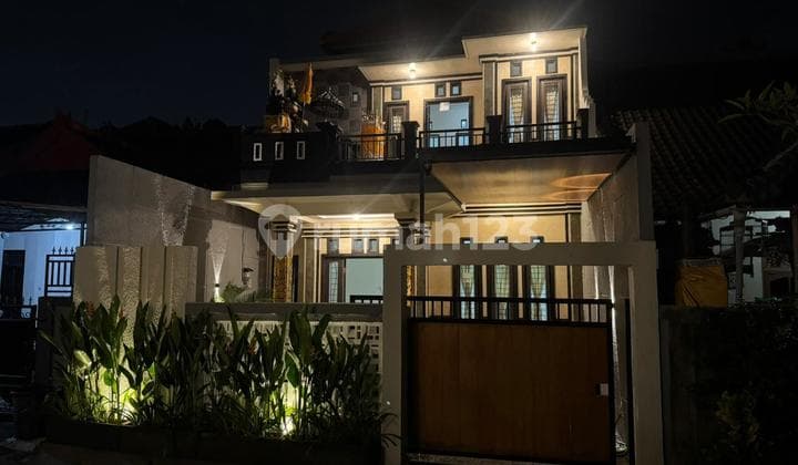 Siap Huni, Rumah, 2 Lantai, SHM, Dekat Pusat Perbelanjaan, Bebas Banjir