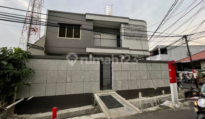 Dijual Cepat Rumah Hoek Cantik 2 Lantai di Kemuning Utan Kayu Jakarta Timur