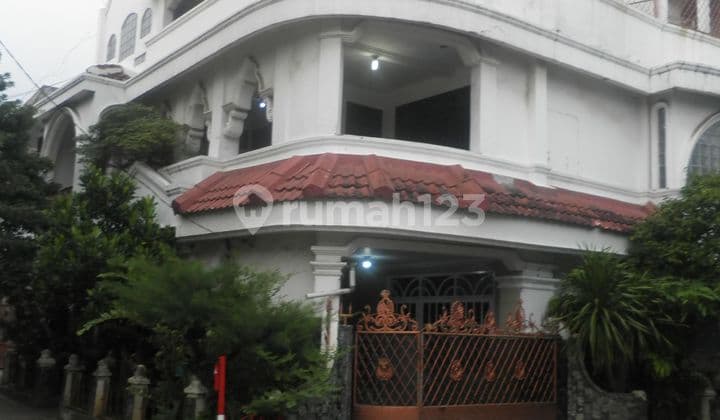 Rumah Hook 3 lantai siap huni, di Taman Wisma Asri 2, Bekasi