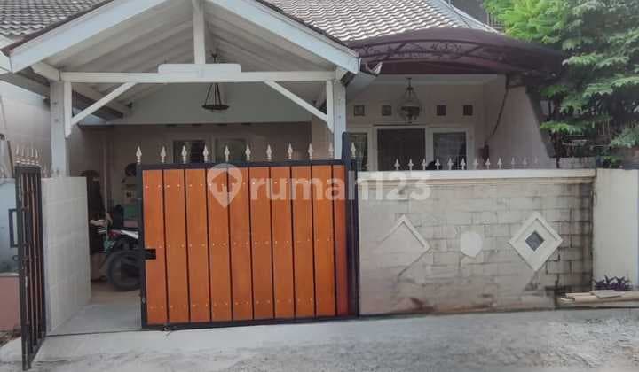 rumah 1 1/2 lantai di Boulevard Hijau Harapan Indah