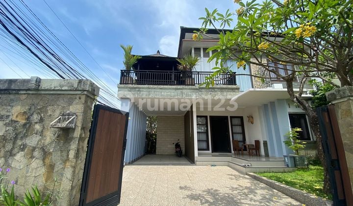 RUMAH CANTIK FULL FURNISHED 2 LANTAI VIEW SAWAH