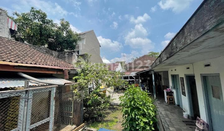 Axis House on Arjuno Kawi Street Near Malang Heritage
