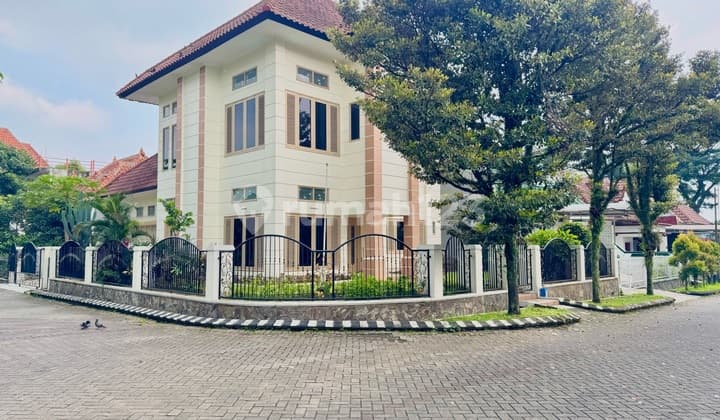 Rumah Hook Di Boulevard Permata Jingga Suhat Luas 350