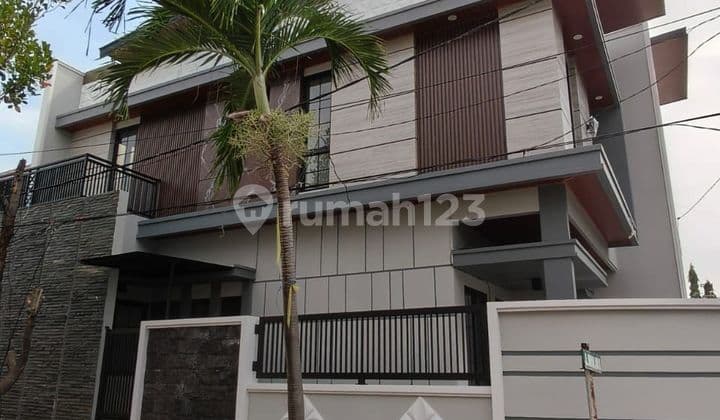 Rumah Hook Baru Gress MANYAR, Row Jalan 4 Mobil Lebar