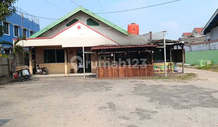 For rent: ex-Grilled Chicken Restaurant building in the Cikarang area.