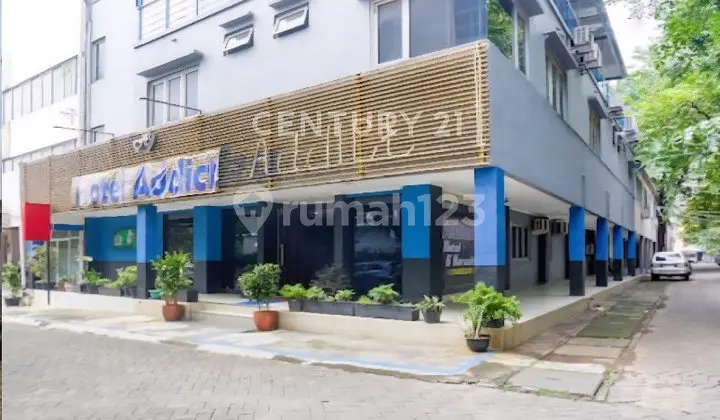 Thamrin Square Shop House 3.5 floors. Leased to a Hotel Until 2027