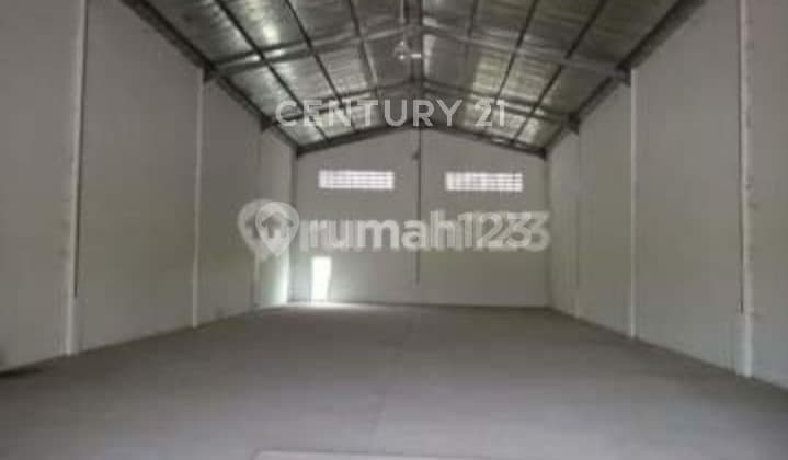 Gudang Dalam Kompleks dengan Akses Kontainer di Karawang Timur