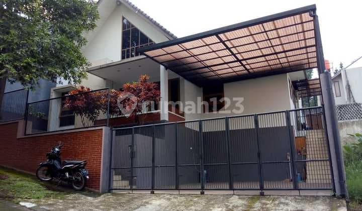 Dijual Rumah Cantik di Dago Komplek Kampung Padi