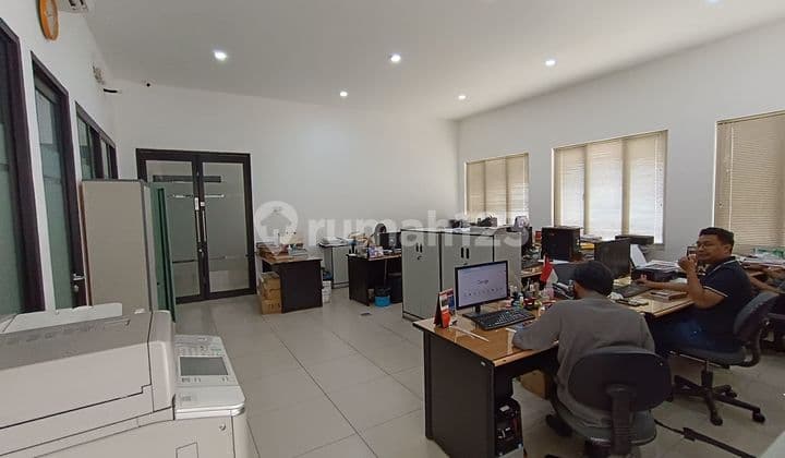 Rumah Kantor 1½ Lantai Di Jalan Kaji Deket Dengan Halte Busway