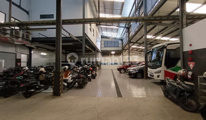 For Rent Warehouse Suitable for 3-Story Strategic Car Showroom