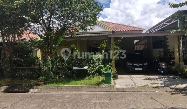 Rumah 1 Lantai Depan View Green Area di Cluster Yunani